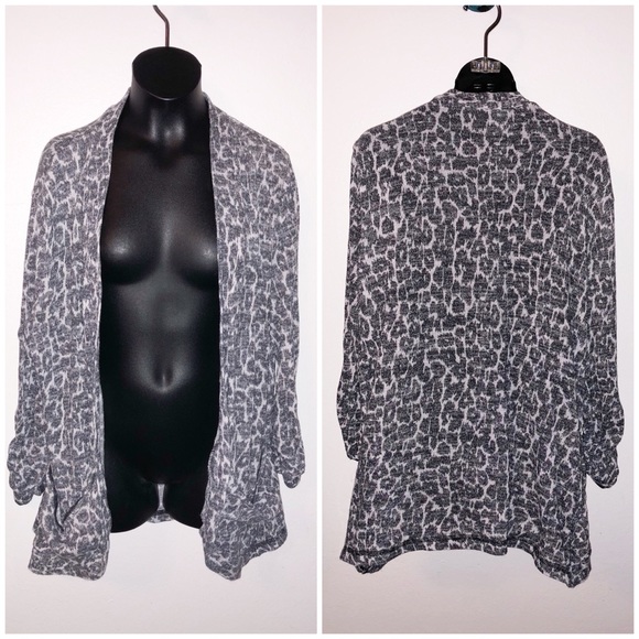 Vanity Tops - Cheetah print shawl